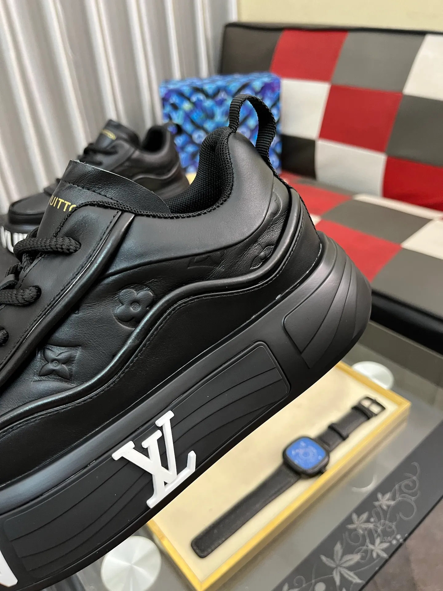 Men's shoes 💰560⌚️⌚️【LOUlS VUlTTON】Louis Vuitton ~ unique and casual style. LV counter purchasing 🏃casual shoes😍😍 Men's 2025 counters are on sale simultaneously, Italian imported brands select first-layer Italian cowhide. Cowhide leather lining (refuses to discolor and grind feet) Code number: 38-44 4⃣️colors available